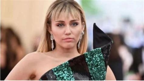 Miley Cyrus Shares Cryptic Post On Love See Pic India Today
