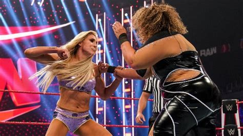 Nia Jax Vs Charlotte Flair Turns Into Real Shoot Fight On Wwe Raw