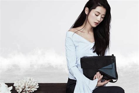 구독과 알람을 누르시면 다음 영화를 빠르게 보실 수 있습니다! 전지현 리즈 시절의 레전드 사진 모음