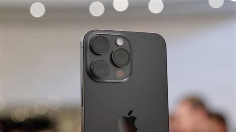 I Held Iphone 15 Pro And Pro Max First Thoughts On Titanium Frame 5x