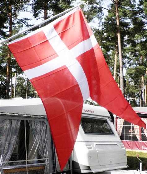 Flagga danmark är ca 155×90 cm och är endast avsedd för dekoration. DANMARK FLAGGA TUNGAD, KÖP DANMARK TUNGADE FLAGGOR