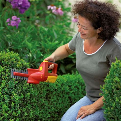 At the same time, the highest quality standards, passion and attention to detail are at the forefront of production. Wolf-Garten Akku-Strauchschere BS 80 + Accu 10 EM ...