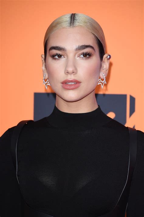 Dua lipa lockscreens • like or reblog if you save. Dua Lipa Wore a Rose Gold and Black Updo at the MTV EMAs ...