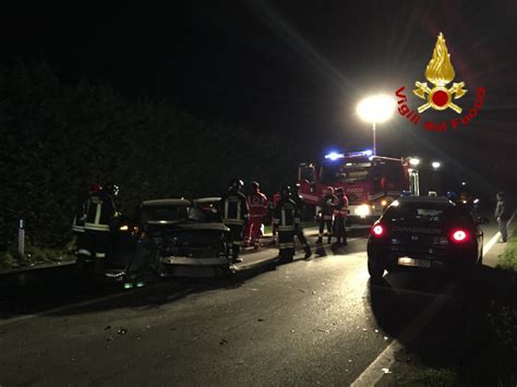 Grave incidente in provincia di cuneo, nove ragazzi sono finiti fuori strada mentre tornavano a casa da una nottata sotto le stelle, cinque ragazzi sono morti e altri sono gravi. AGGIORNAMENTO - Cuneo, incidente mortale sulla Bovesana: la vittima è un 48enne di Robilante ...