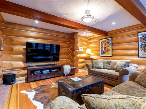 Large picture windows on a graceful bow front make a fabulous first impression from the street, and inside flood the vaulted great room with sunlight. COZY WHISTLER LOG CABIN | British Columbia Luxury Homes ...