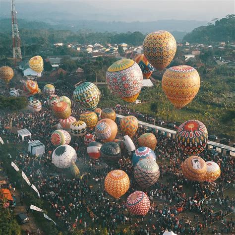 Pernah kah kalian membuat sketsa gambar pemandangan ? 30+ Trend Terbaru Gambar Sketsa Balon Udara Unik - Tea And ...