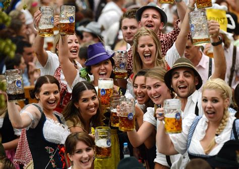 The official website for oktoberfest 2021 in munich. Oktoberfest am Rederij de Vrijheid - GOUDasfalt