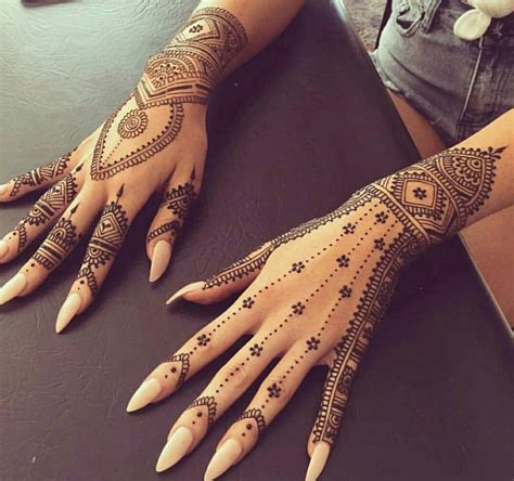 Pin By Mia Lusi On Henna Henna Tattoo Designs Henna Tattoo Hand
