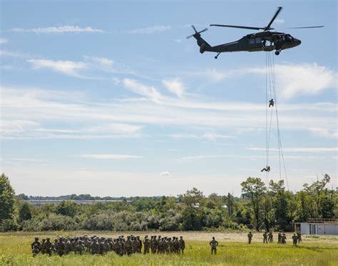 Dvids Images Soldiers Rappel From Uh 60 Black Hawk During Air