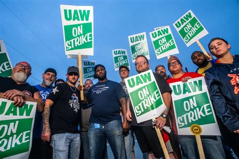 Gm Uaw Restart Talks As Workers Take To The Front Lines