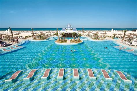 Hotel has good location, near the best beach, without big waves, good for swimming. Book Hotel Riu Karamboa in Boa Vista | Hotels.com