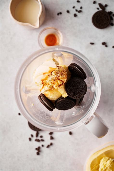 The Most Delicious Oreo Milkshake Ever Made In 1 Minute