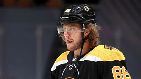 Bruins David Pastrnak Rocks Amazing Outfit To Season Debut Vs