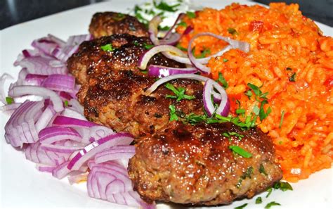 Cevapcici mit Djuvec - Reis Rezept mit Bild Rezept