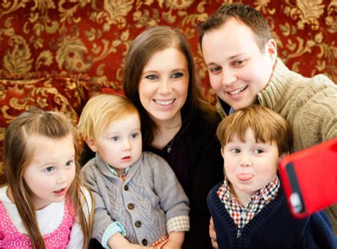 Former reality tv star josh duggar was released from an arkansas jail thursday as he awaits trial on federal charges that he possessed and downloaded child pornography. 13 Reasons Why Anna Duggar Should Leave Josh NOW - The ...