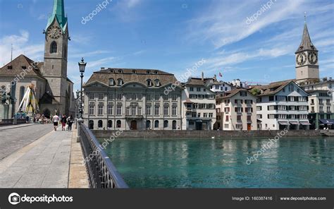 Conheça as belezas da cidade zurique, suica. ZURICH, SUÍÇA - JULHO 04, 2017: Vista do centro histórico ...