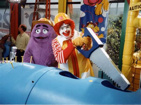 Our Pals Ronald Mcdonald And Grimace Build A Mcdonald’s Playplace In 1998’s “construction