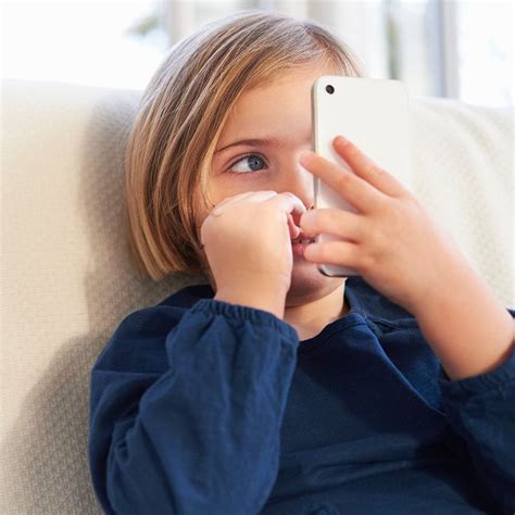 7 Reasons Not To Give Your Child A Cell Phone Kids Cell