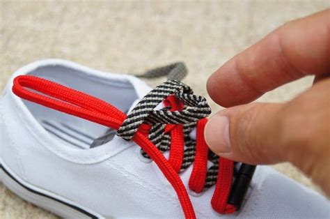 Insanely Easy Way For Your Child To Learn To Tie Their Shoes Teaching