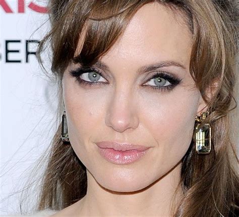 Why Angelinas Makeup Always Works So Well Angelina Jolie Hollywood