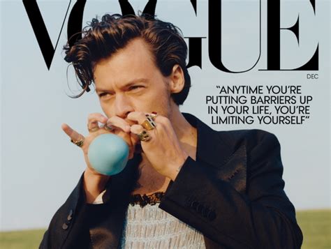 Starring on the cover of us vogue's december 2020 issue, he is the first man to front the fashion title solo. Harry Styles US Vogue December 2020 - theFashionSpot