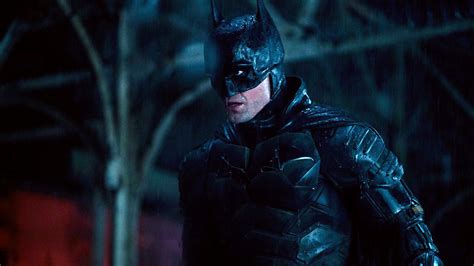 Why Bringing Matt Reeves' Batman Into The Larger DC Universe Is A