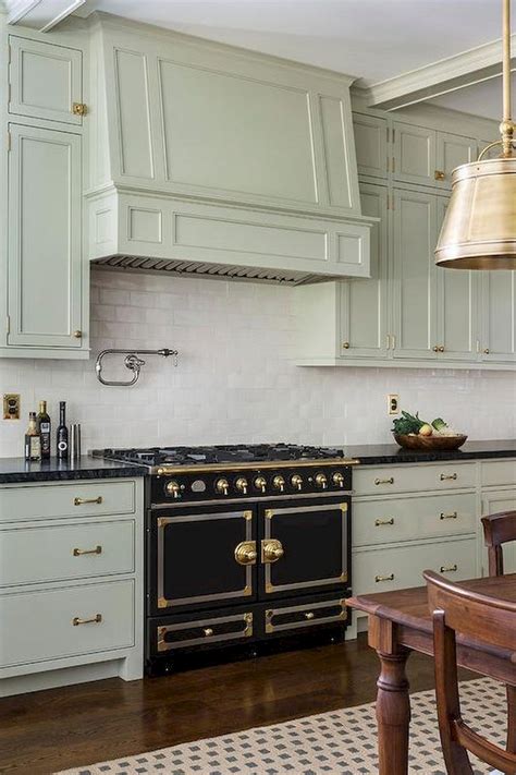 Designers of kitchen cabinets would also disagree, though they're less likely to start a stampede (no guarantees). 38+ Beautiful Farmhouse Gray Kitchen Cabinet Ideas - Page 6 of 40