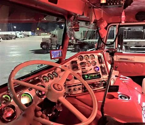 Love The Interior Of This Freightliner Show Trucks Big Trucks Cars