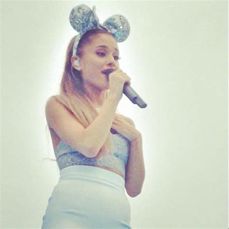 Ariana Rehearsing At Disney Parks Christmas Parade Ariana Grande