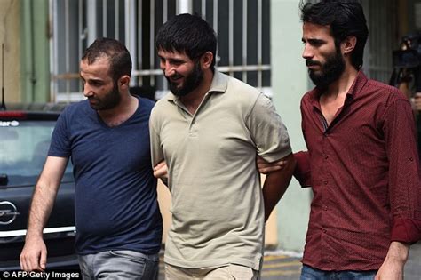 Senior Isis Commander Among Those Arrested As Turkey Raids Addresses In Istanbul Daily Mail