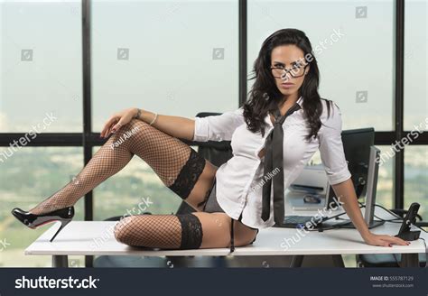 656 Sexy Business Women Legs On Desk Foto Stock Immagini E Foto Shutterstock