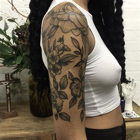 Girl Back Tattoos Weird Tattoos Tattoos And Piercings Tatoos Arm