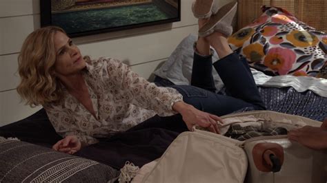 Ugg Womens Scuffette Ii Slippers Of Kyra Sedgwick As Jean Raines In Call Your Mother S01e08