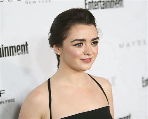 Maisie Williams Posts Close Up Photos So You Can See How Gorgeous Her