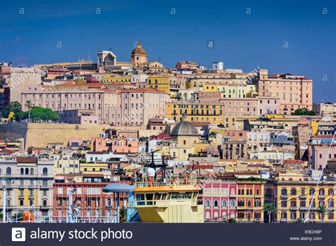 Jetzt mietwagen cagliari sardinien online buchen durch die von doorental. Cagliari, Sardinien, Italien Stadtbild Stockfotografie - Alamy