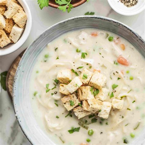 Is there anything more comforting than homemade chicken noodle soup? 10+ Yummy Brown Bag Lunch Ideas