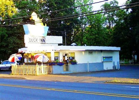The first location opened in portland, oregon, and by 2001 had expanded to include 47 locations. Duck- Inn Salem, Oregon | Inn, Grounds, Pictures