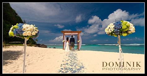 At bali wedding venues, bali indonesia, you will find links to weddings, receptions, function venues, function rooms, wedding reception centres, outdoor ceremony spaces and unique wedding venues. Beach Wedding in Bali