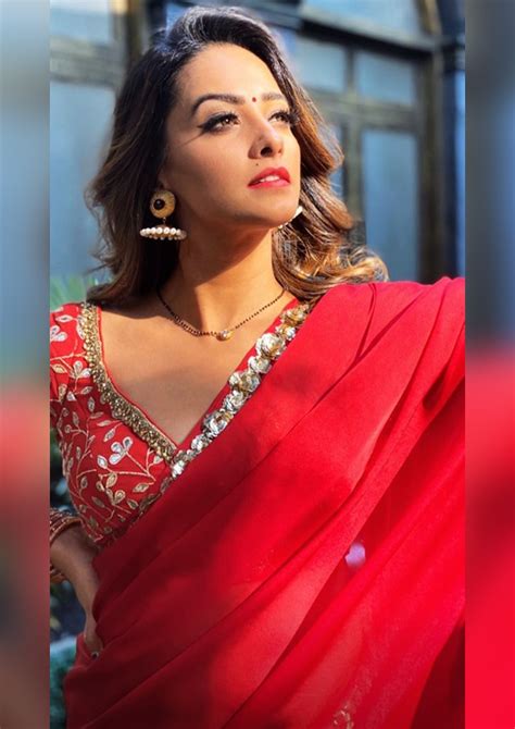 anita hassanandani turns heads in this stunning red saree