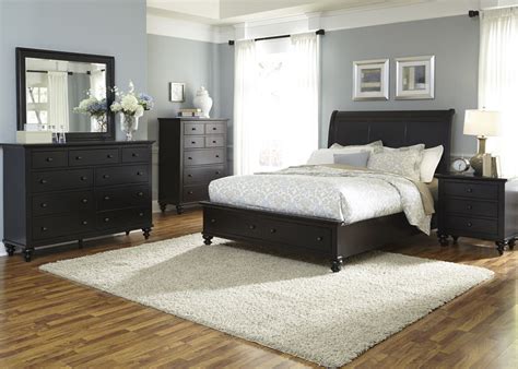 The hamilton collection expertly blends traditional elements with modern metal hardware for an elegant transitional master bedroom suite with a sleek silhouette. Liberty | 441-BR-QSB Hamilton III Bedroom Set with Storage ...