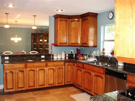 Maple cabinets come in light, medium and dark colors. Awesome Kitchen Paint Colors with Maple Cabinets — Schmidt ...