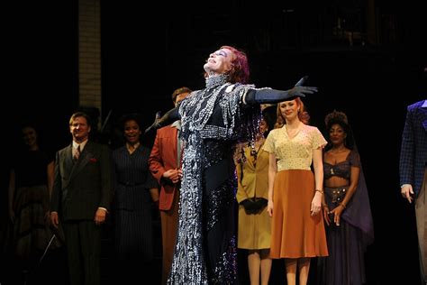 Sunset boulevard cast and actor biographies. Glenn Close to Star in 'Sunset Boulevard' Movie Musical
