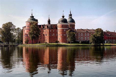 12 Magnificent Castles You Definitely Have To Visit In Sweden Hand