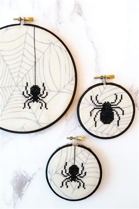 Approximately 4.5 x 8 (14 count aida fabric) 64 cross stitches wide, 113 cross stitches tall 3 colors for personal use only. Free pattern: Spooky cross stitch spiders | Halloween ...