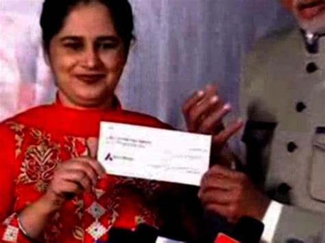 Sunmeet Kaur Sawhney Kbcs Latest Rs 5 Crore Winner Is A Woman Hindustan Times