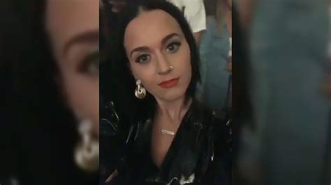 Katy Perry Throws Shade At Taylor Swift During Kanye Show Youtube