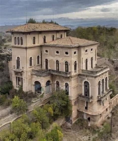 Solve Beautiful Abandoned Mansion In Spain Jigsaw Puzzle Online With 72