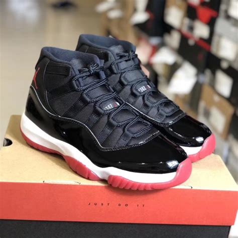 The classic black and red or bred colorway, as worn by michael jordan during his run to the 1996 nba championship, returned once again in 2019 in pure form. 【12月14日発売】Air Jordan 11 "Bred" 2019【エア ジョーダン 11】 | sneaker ...
