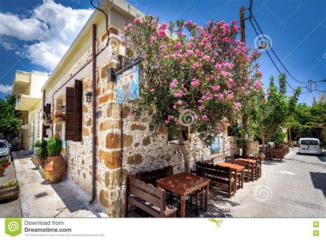 Nun hat es eine neue aufgabe bekommen. Traditionelles Griechisches Restaurant, Gelegen Im ...