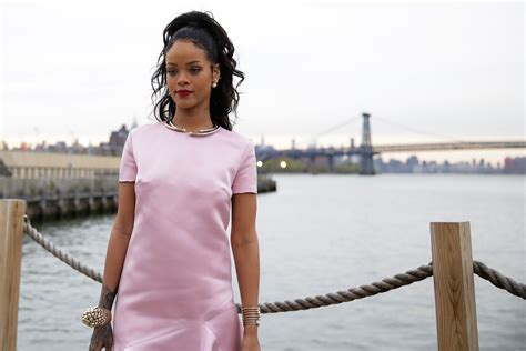 9 Recent Rihanna Style Moments That Prove She Deserves Her Cfda Award